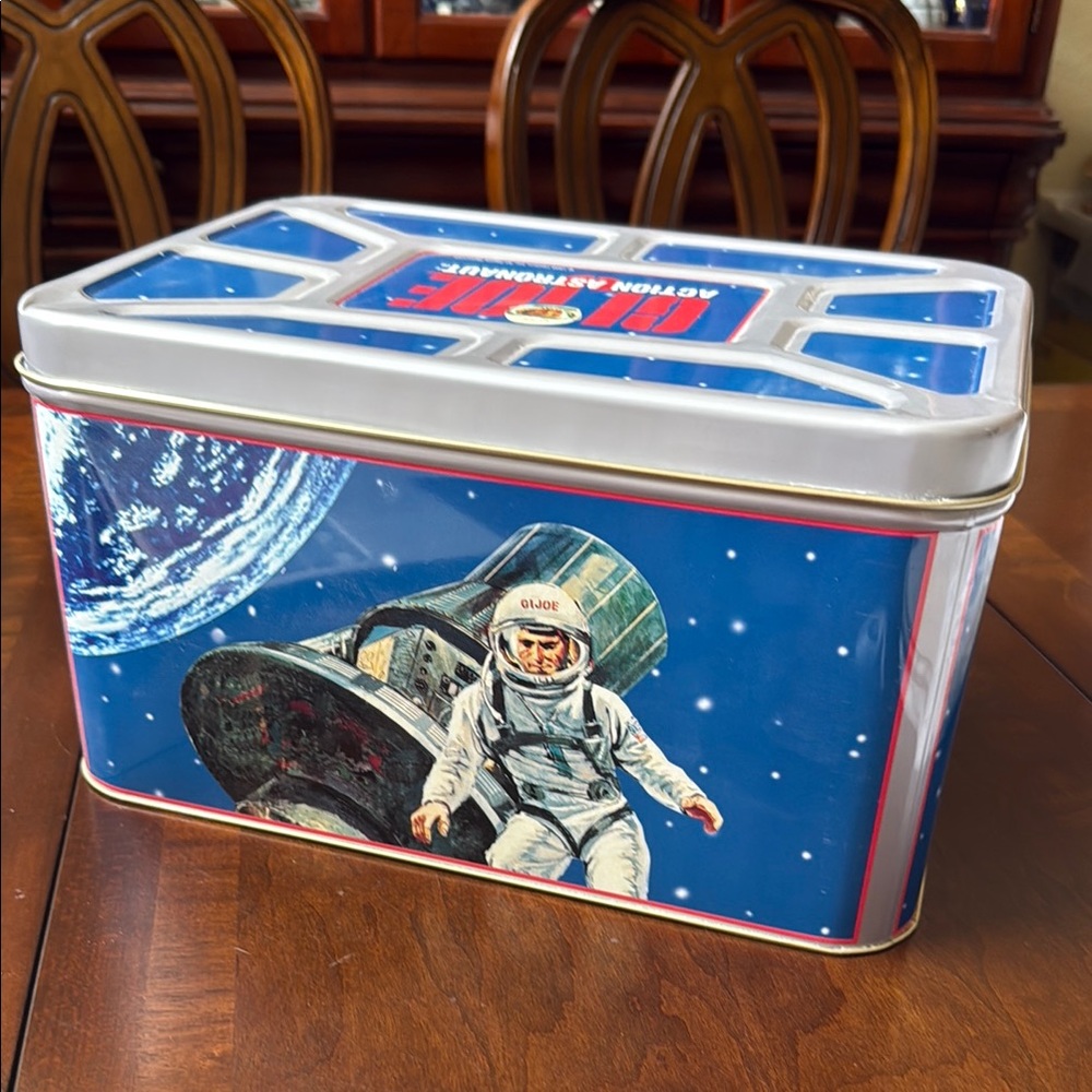 Hasboro 1998 G.J. Joe Astronaut collector’s Tin Box Large